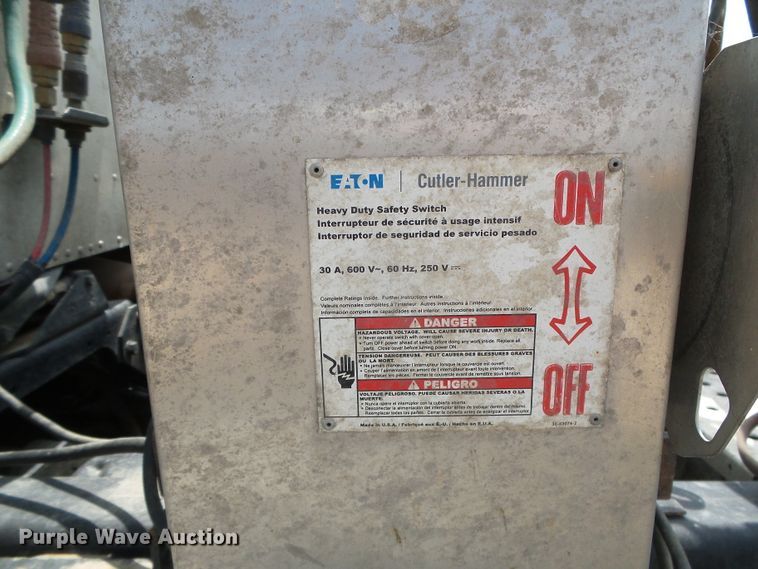 image for item DC5137 2004 International 9400 semi truck