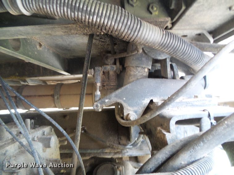 image for item DC5137 2004 International 9400 semi truck