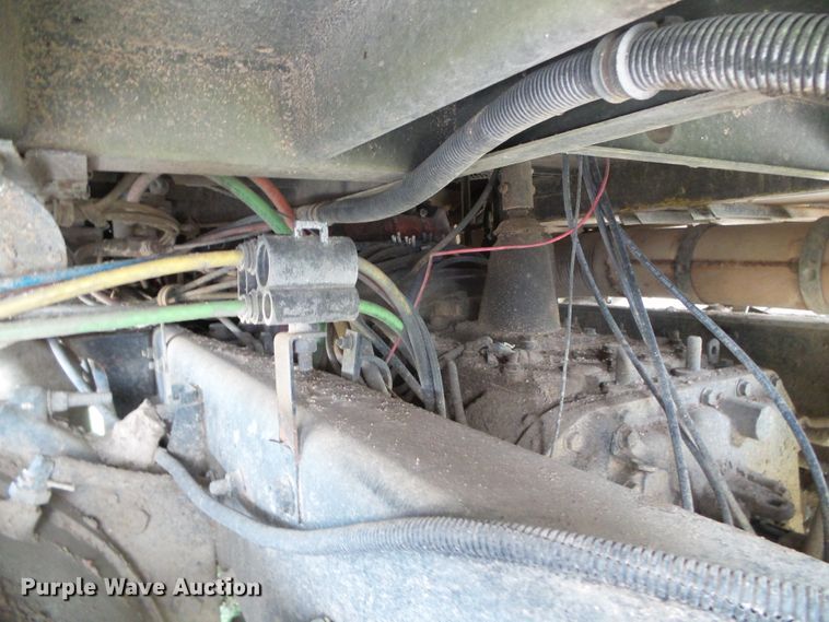 image for item DC5137 2004 International 9400 semi truck