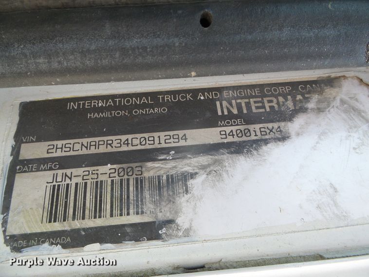 image for item DC5137 2004 International 9400 semi truck