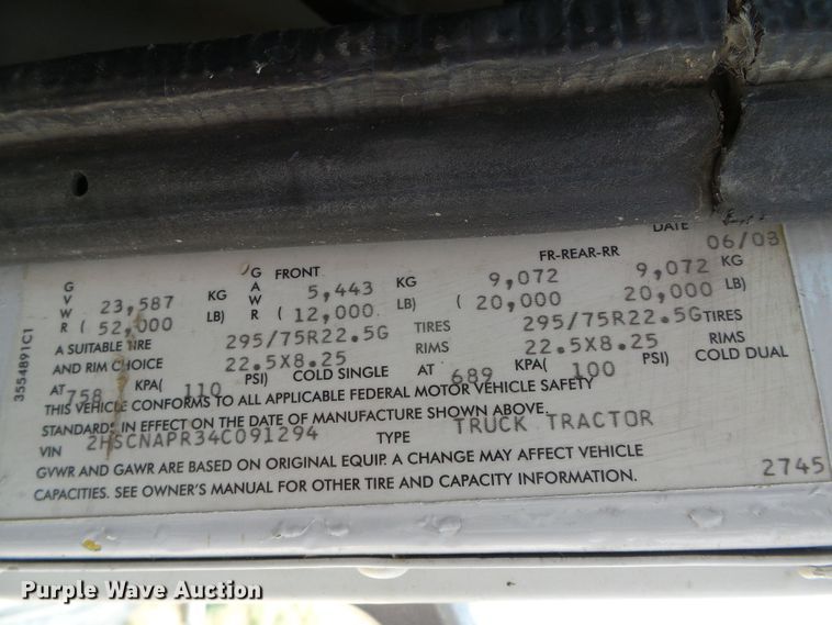 image for item DC5137 2004 International 9400 semi truck