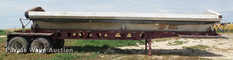 image for item DC5138 2009 Circle R side dump trailer