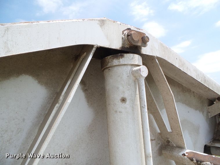 image for item DC5138 2009 Circle R side dump trailer