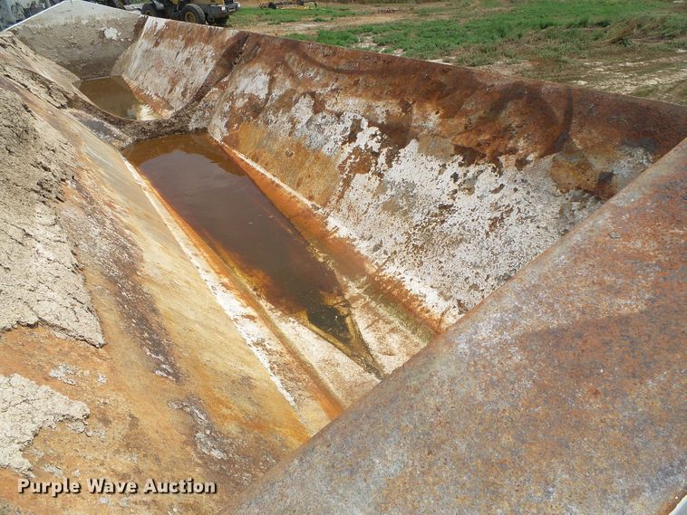 image for item DC5138 2009 Circle R side dump trailer