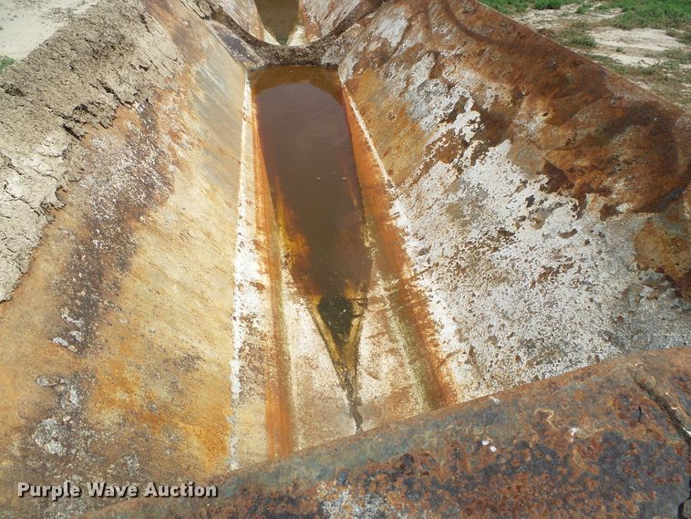 image for item DC5138 2009 Circle R side dump trailer