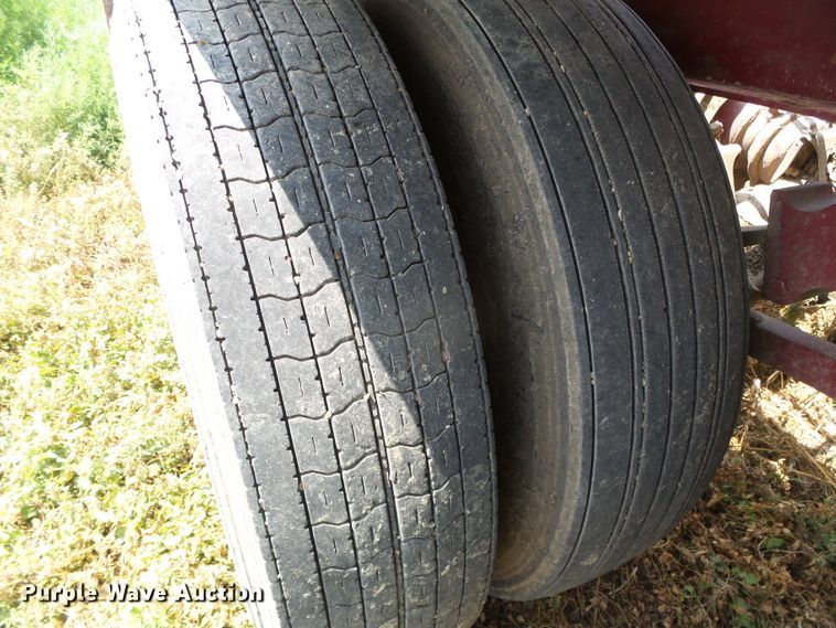 image for item DC5138 2009 Circle R side dump trailer