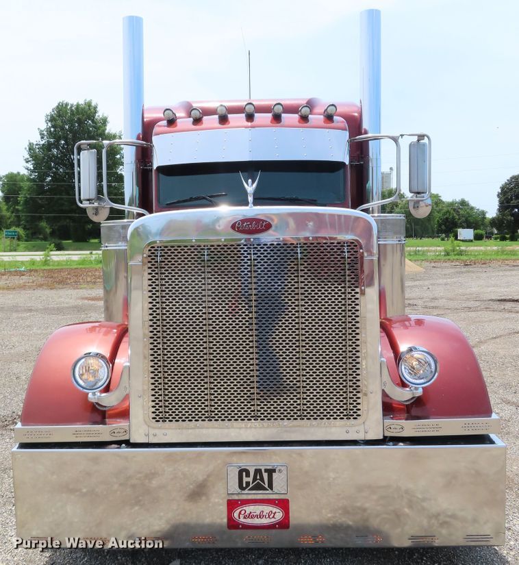 image for item DD6230 2001 Peterbilt 379 semi truck