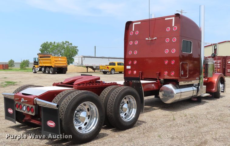 image for item DD6230 2001 Peterbilt 379 semi truck
