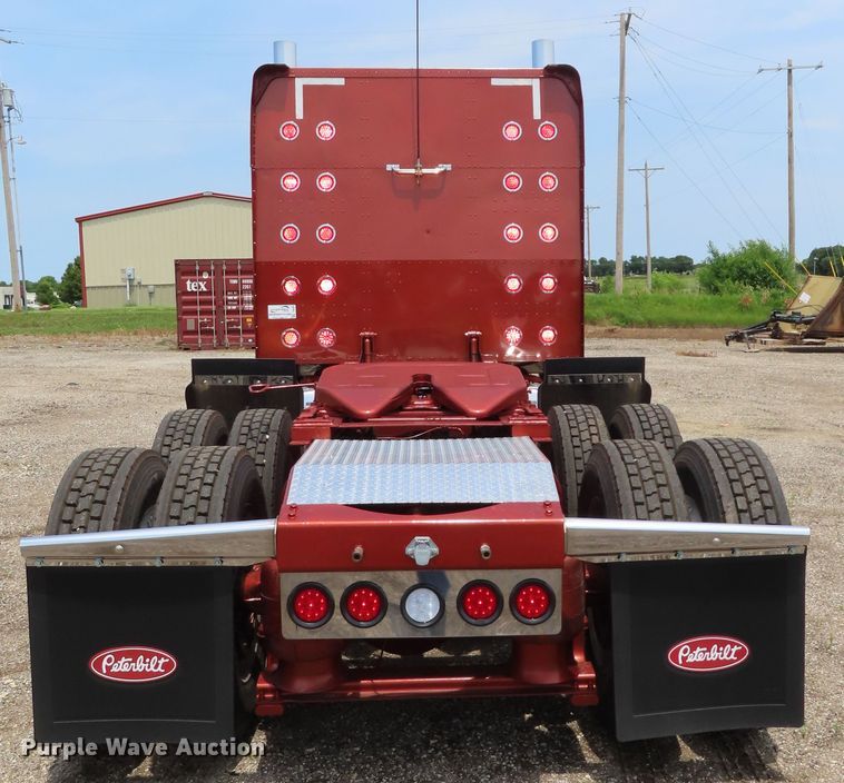 image for item DD6230 2001 Peterbilt 379 semi truck