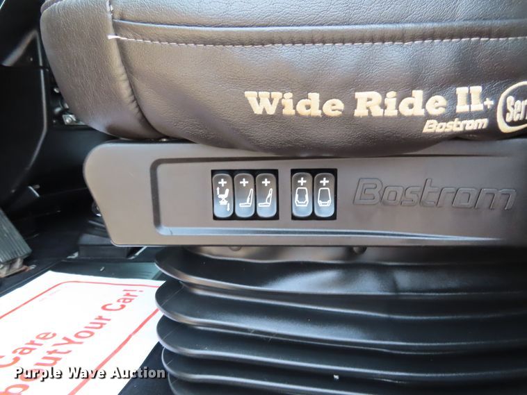 image for item DD6230 2001 Peterbilt 379 semi truck