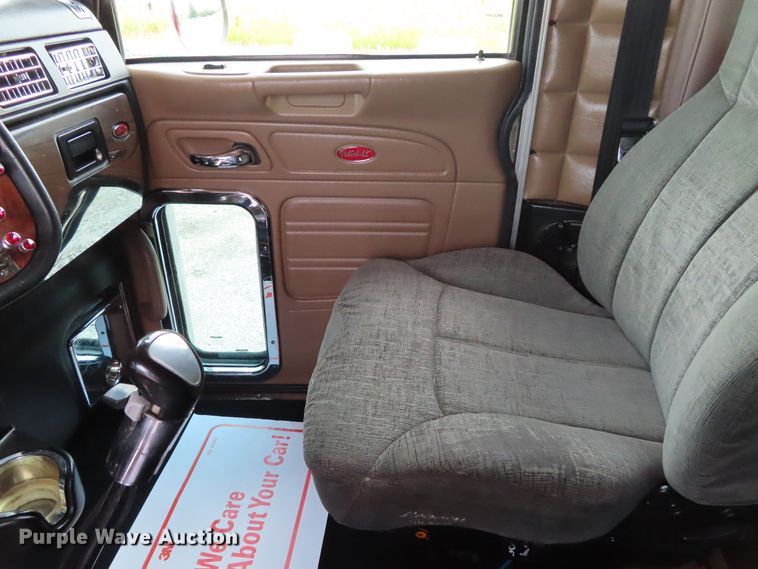 image for item DD6230 2001 Peterbilt 379 semi truck