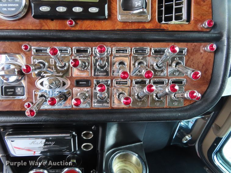 image for item DD6230 2001 Peterbilt 379 semi truck