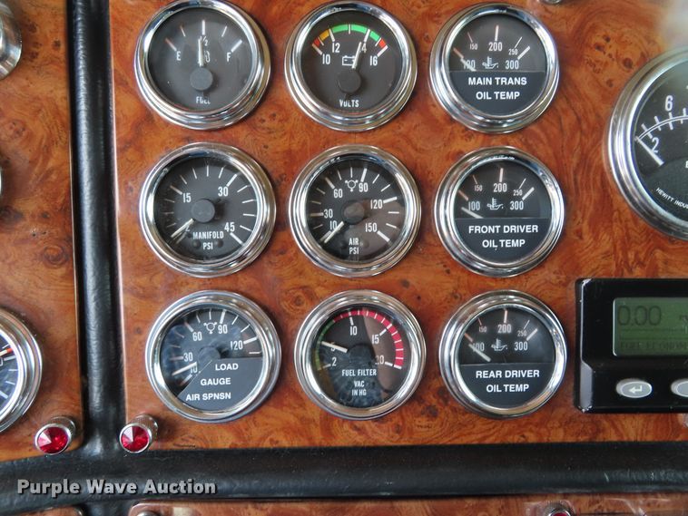 image for item DD6230 2001 Peterbilt 379 semi truck