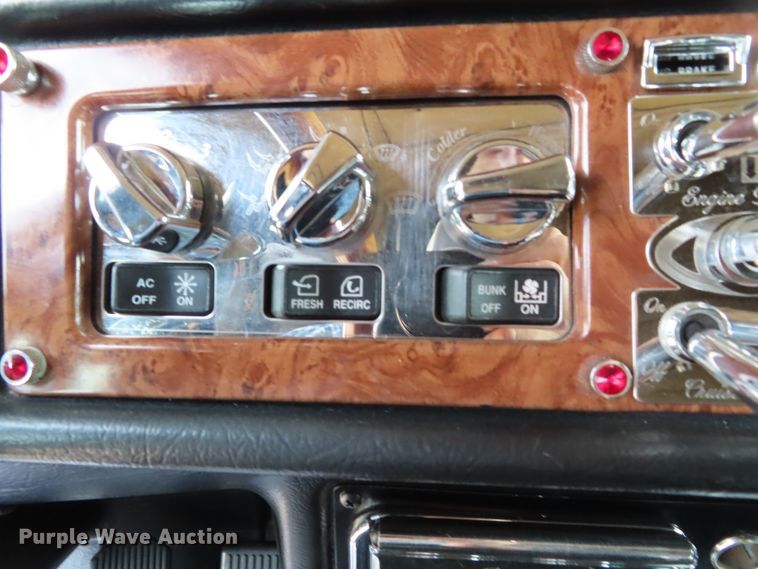 image for item DD6230 2001 Peterbilt 379 semi truck