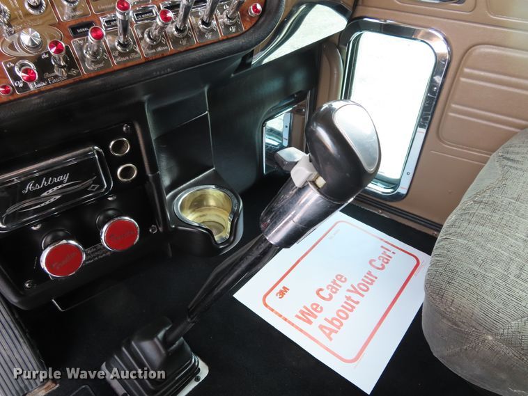 image for item DD6230 2001 Peterbilt 379 semi truck