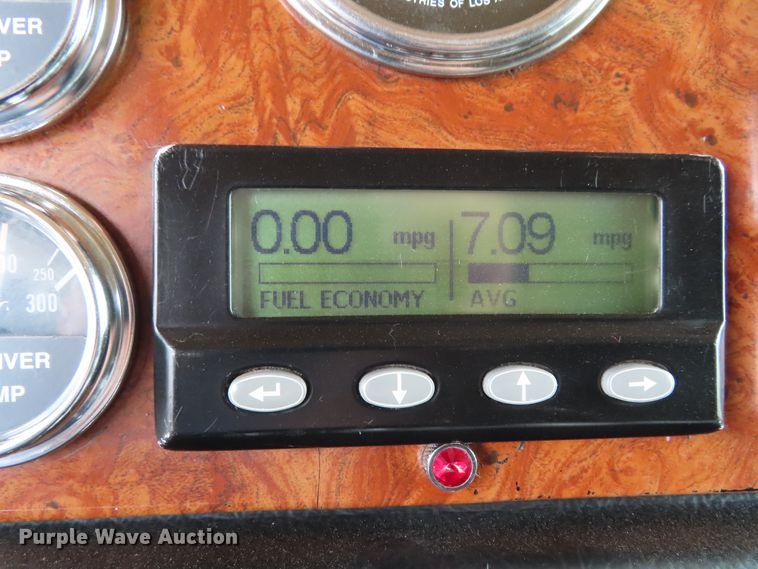 image for item DD6230 2001 Peterbilt 379 semi truck