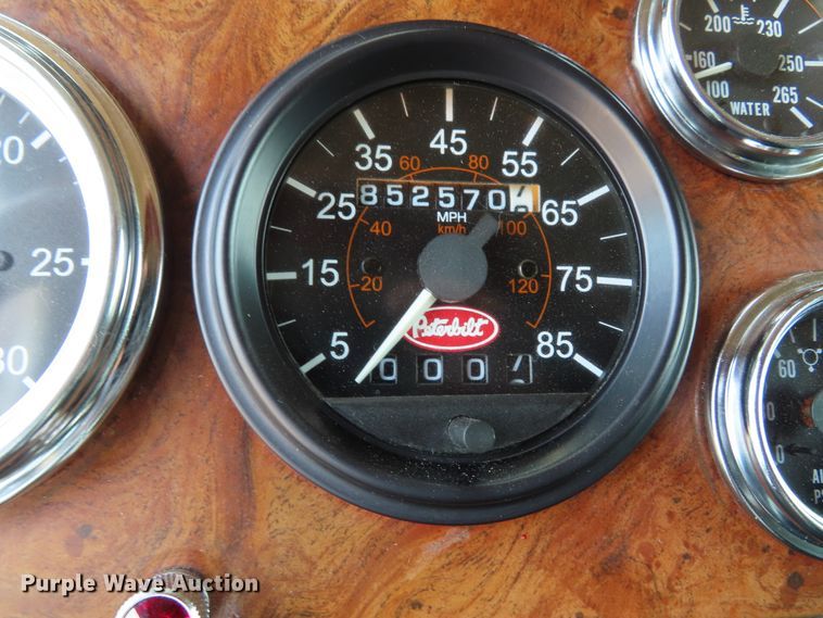 image for item DD6230 2001 Peterbilt 379 semi truck