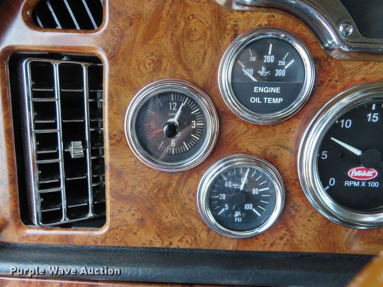 image for item DD6230 2001 Peterbilt 379 semi truck