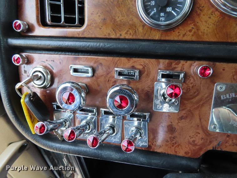 image for item DD6230 2001 Peterbilt 379 semi truck