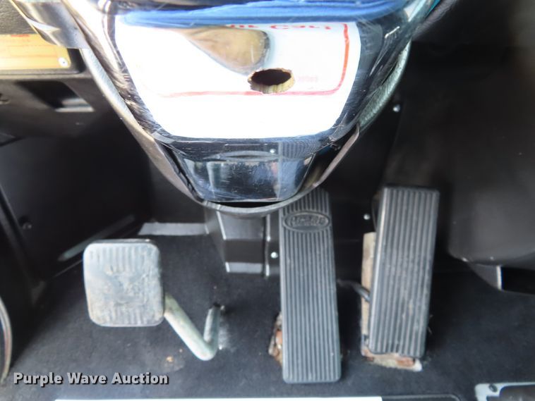 image for item DD6230 2001 Peterbilt 379 semi truck