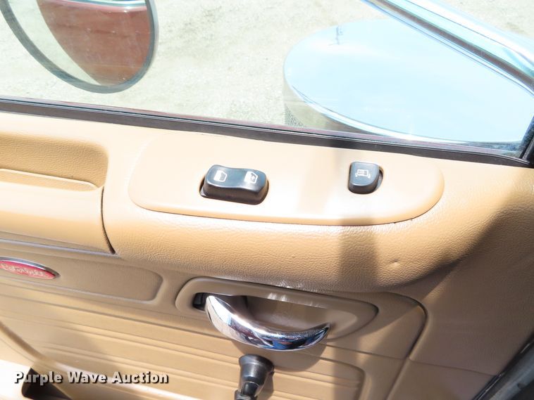 image for item DD6230 2001 Peterbilt 379 semi truck