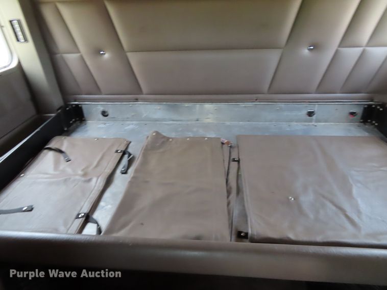 image for item DD6230 2001 Peterbilt 379 semi truck