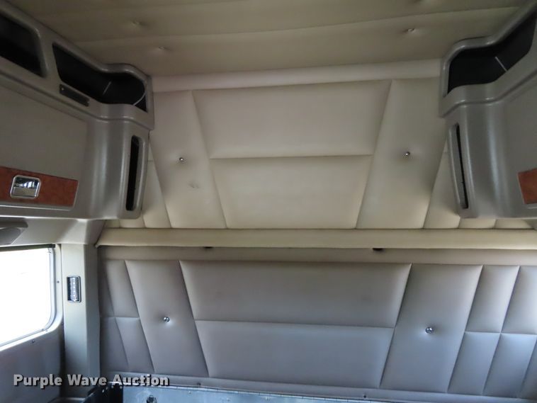 image for item DD6230 2001 Peterbilt 379 semi truck