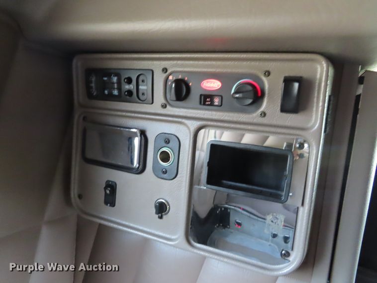 image for item DD6230 2001 Peterbilt 379 semi truck