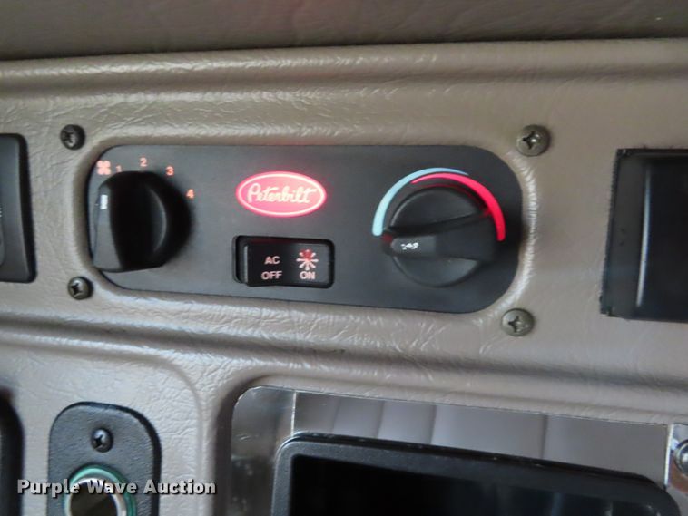 image for item DD6230 2001 Peterbilt 379 semi truck