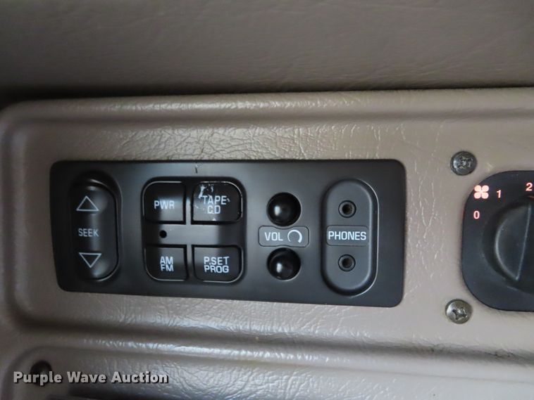 image for item DD6230 2001 Peterbilt 379 semi truck