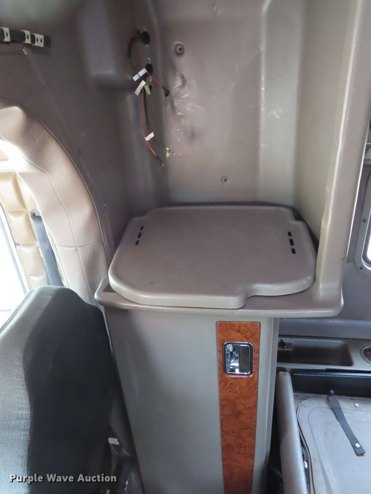 image for item DD6230 2001 Peterbilt 379 semi truck