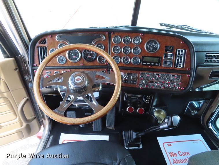 image for item DD6230 2001 Peterbilt 379 semi truck