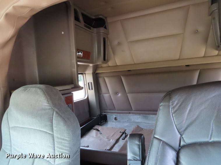 image for item DD6230 2001 Peterbilt 379 semi truck