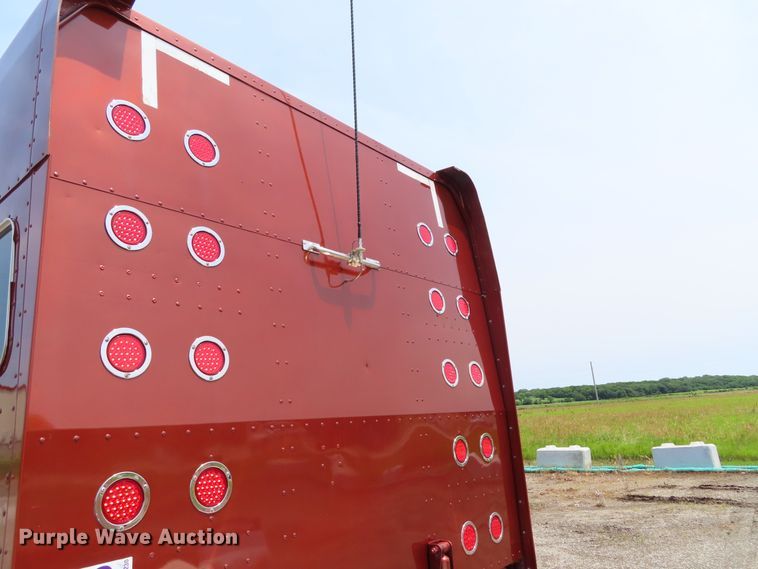 image for item DD6230 2001 Peterbilt 379 semi truck