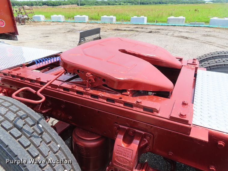 image for item DD6230 2001 Peterbilt 379 semi truck