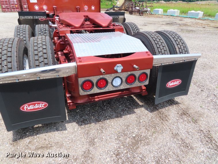 image for item DD6230 2001 Peterbilt 379 semi truck