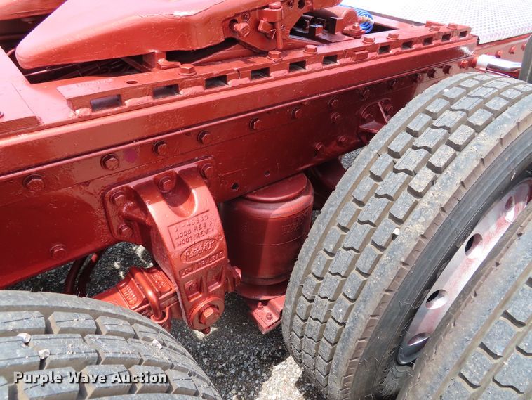 image for item DD6230 2001 Peterbilt 379 semi truck