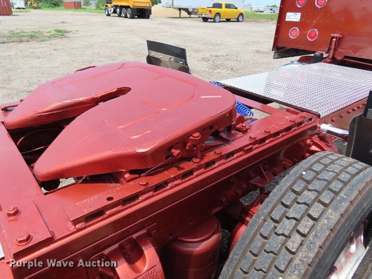 image for item DD6230 2001 Peterbilt 379 semi truck