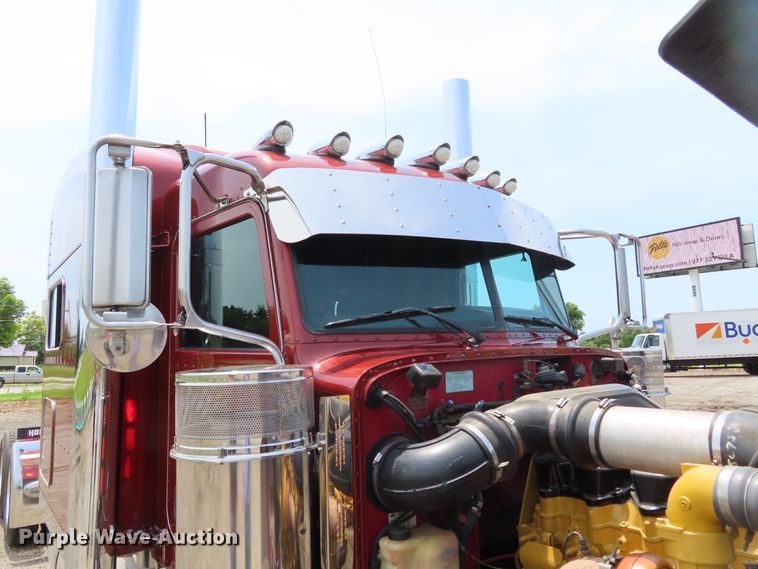 image for item DD6230 2001 Peterbilt 379 semi truck
