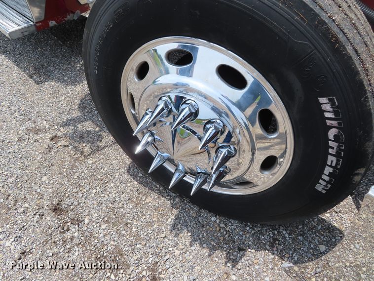 image for item DD6230 2001 Peterbilt 379 semi truck