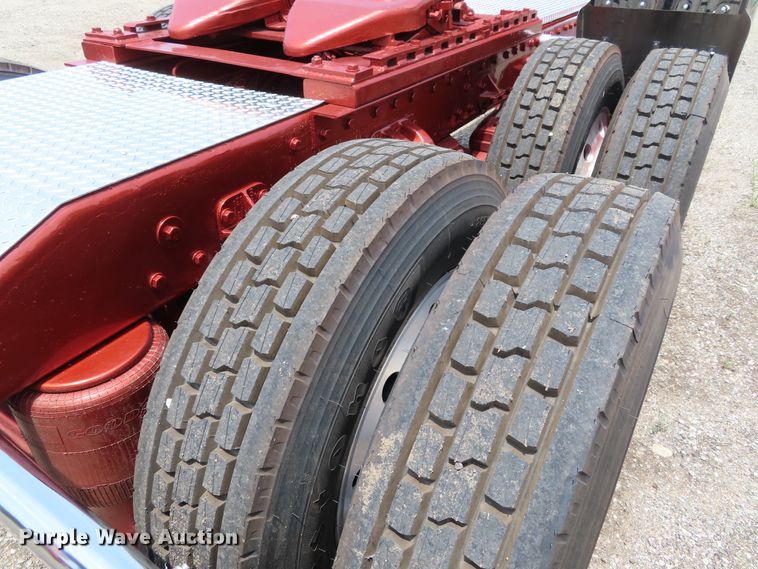 image for item DD6230 2001 Peterbilt 379 semi truck