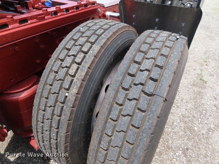 image for item DD6230 2001 Peterbilt 379 semi truck