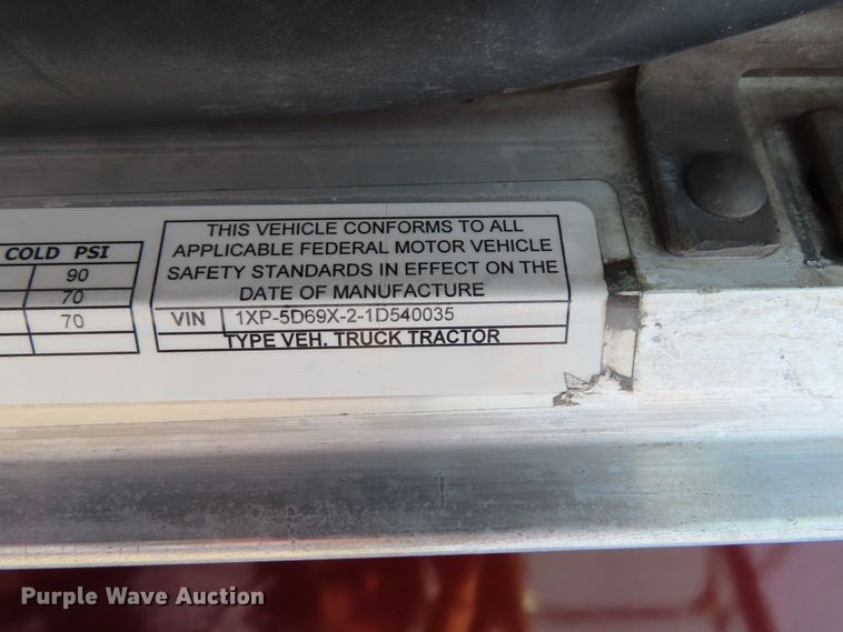 image for item DD6230 2001 Peterbilt 379 semi truck