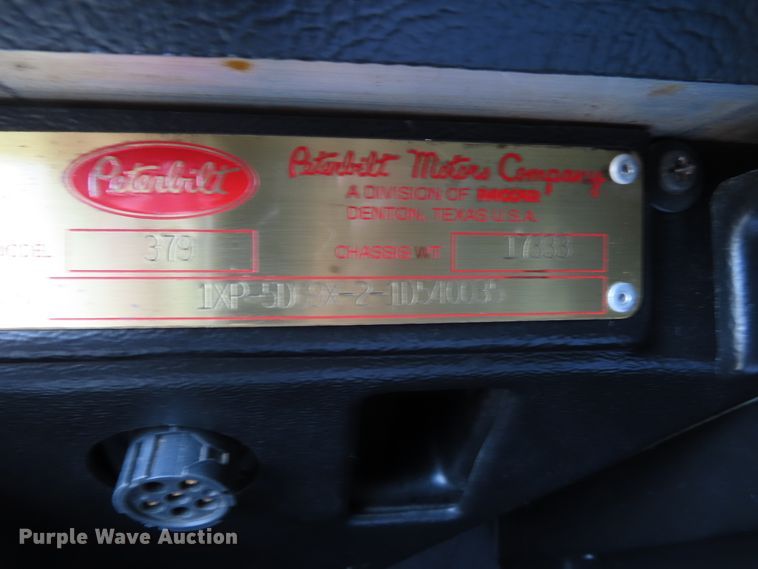 image for item DD6230 2001 Peterbilt 379 semi truck