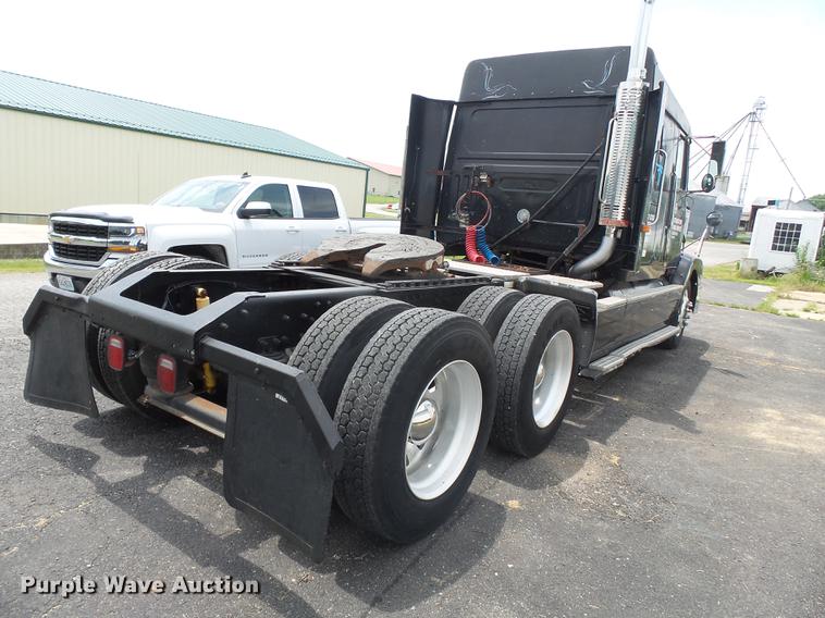 image for item DE7819 1995 White GMC WIA semi truck