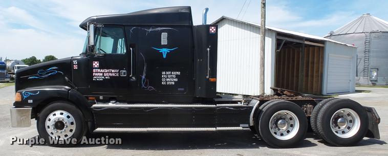 image for item DE7819 1995 White GMC WIA semi truck