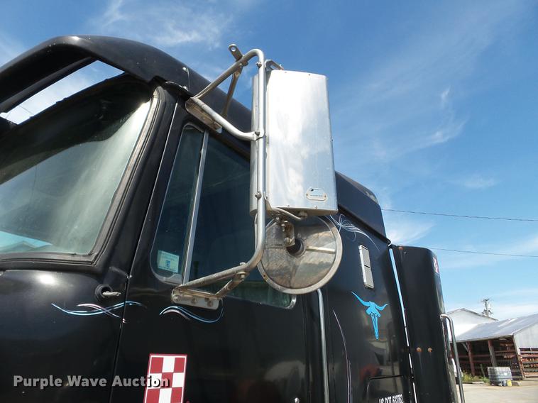 image for item DE7819 1995 White GMC WIA semi truck