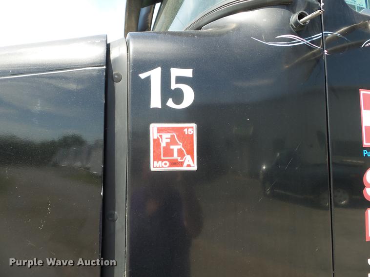 image for item DE7819 1995 White GMC WIA semi truck