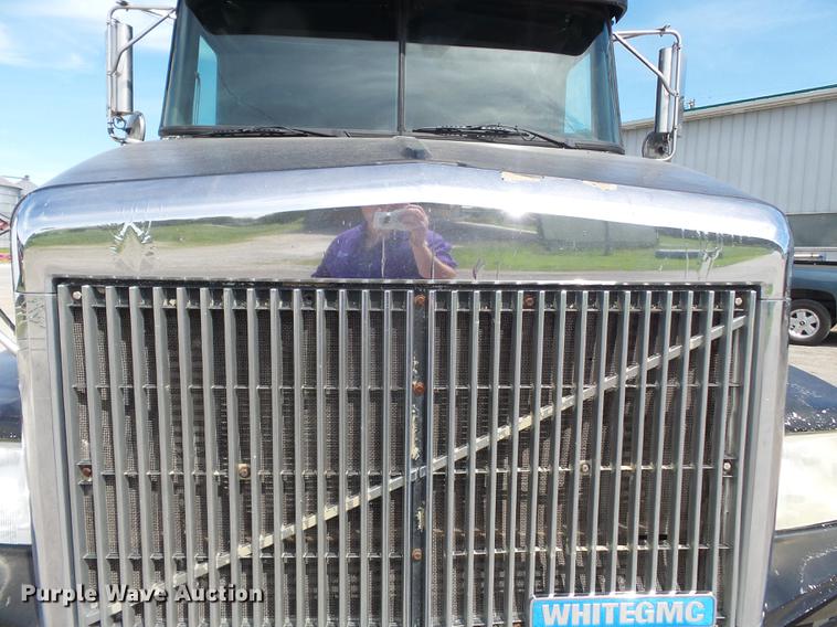 image for item DE7819 1995 White GMC WIA semi truck