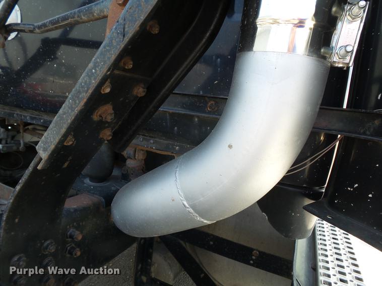 image for item DE7819 1995 White GMC WIA semi truck